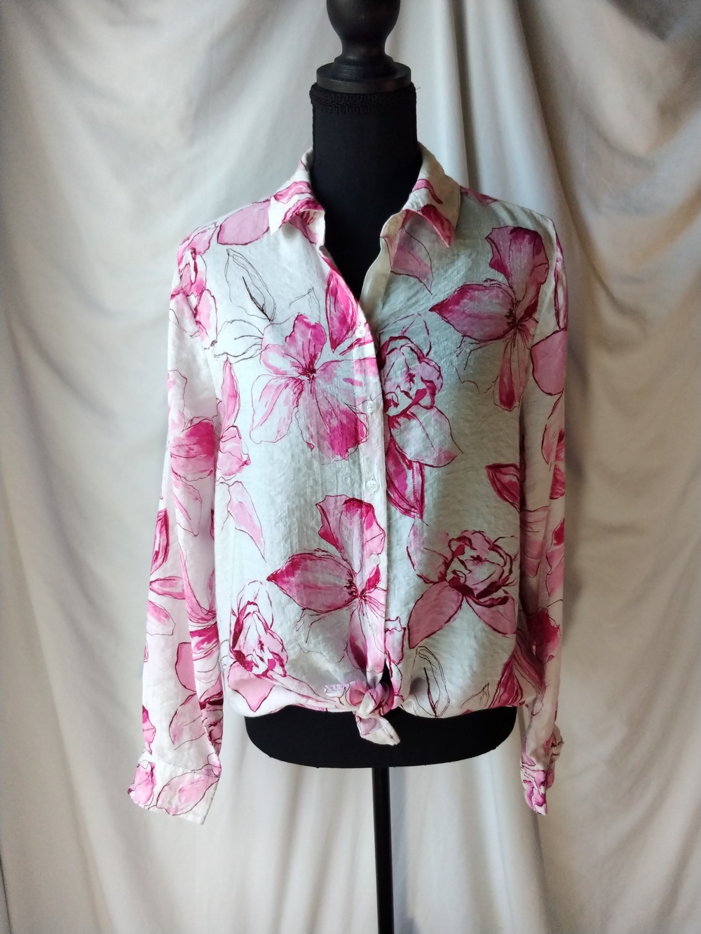 Women's Pink Floral Button-Down Tie-Hem Shirt